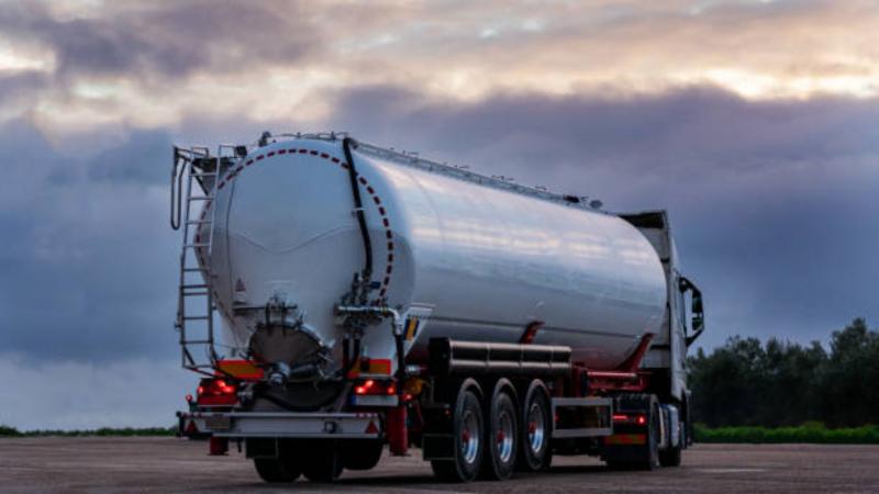 Carreta Tanque: Alta Capacidade para Transporte de Líquidos