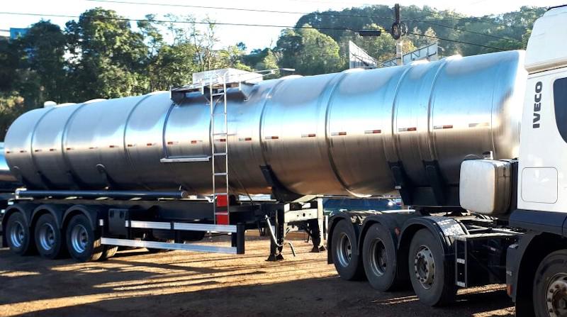 Carreta tanque para transporte de oleo vegetal